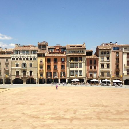 Apartaments Vicus 2 Con Vistas A La Plaza Mayor De Vic Bagian luar foto
