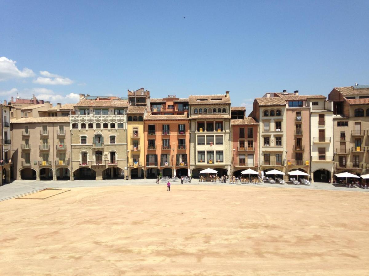 Apartaments Vicus 2 Con Vistas A La Plaza Mayor De Vic Bagian luar foto