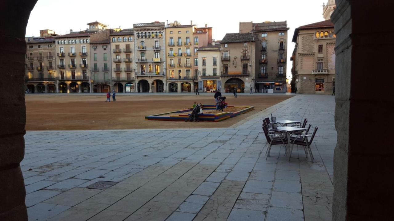 Apartaments Vicus 2 Con Vistas A La Plaza Mayor De Vic Bagian luar foto