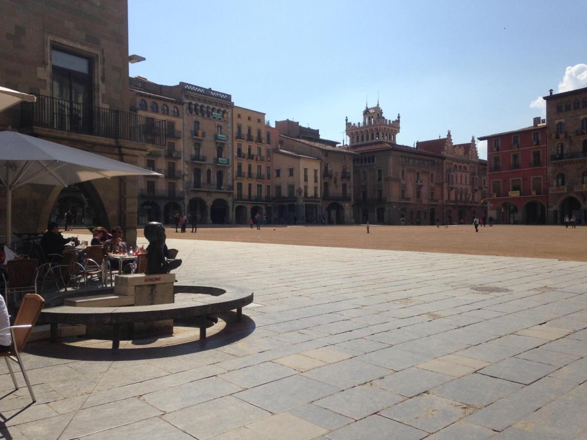 Apartaments Vicus 2 Con Vistas A La Plaza Mayor De Vic Bagian luar foto