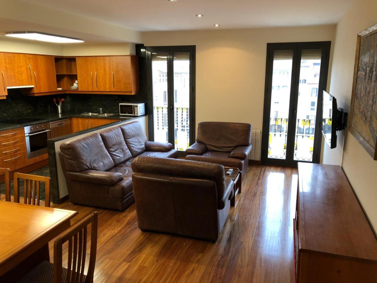 Apartaments Vicus 2 Con Vistas A La Plaza Mayor De Vic Bagian luar foto