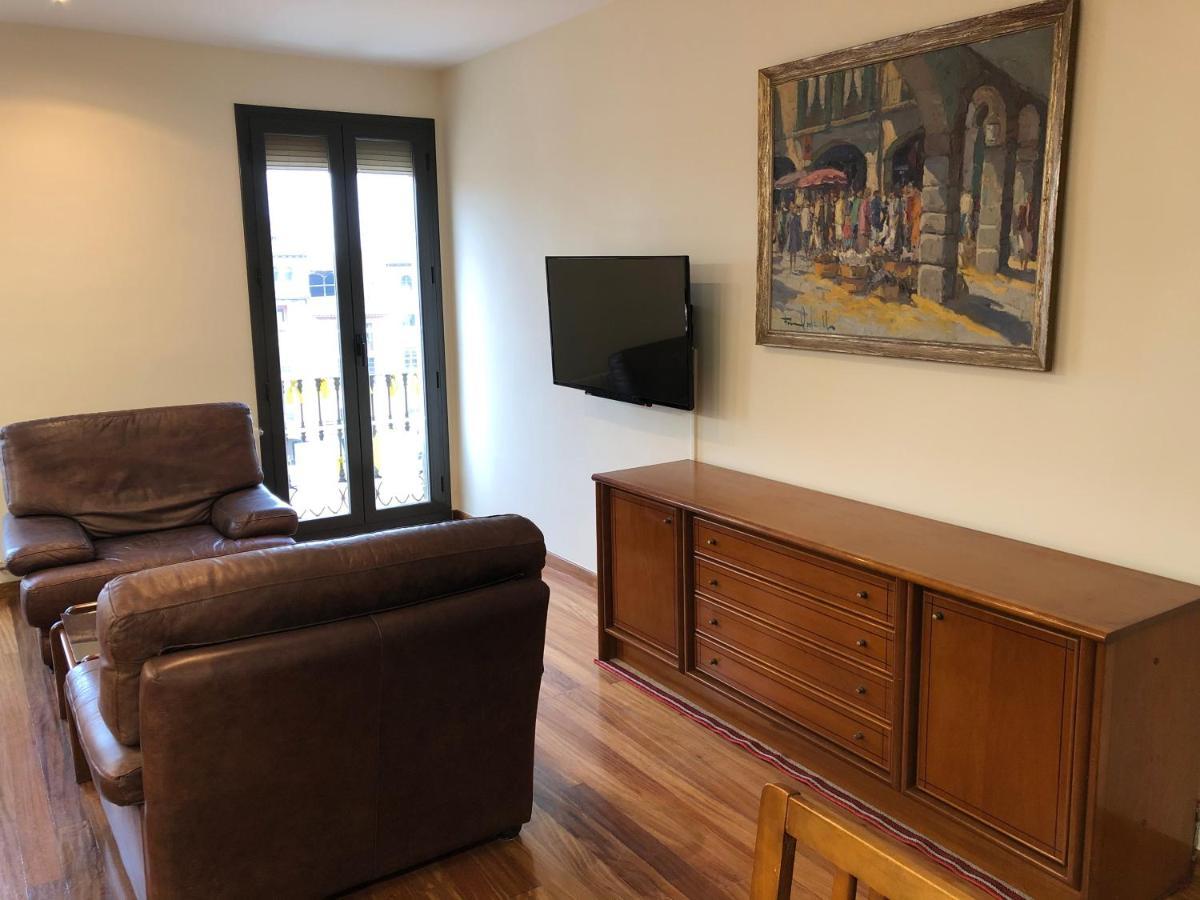 Apartaments Vicus 2 Con Vistas A La Plaza Mayor De Vic Bagian luar foto