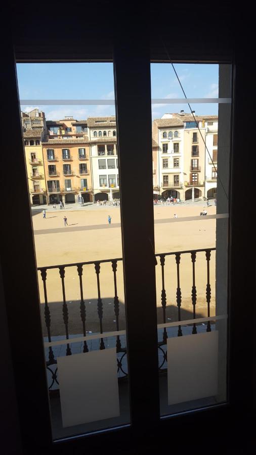 Apartaments Vicus 2 Con Vistas A La Plaza Mayor De Vic Bagian luar foto